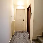 Apartment M & E *