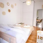 Apartment M & E *