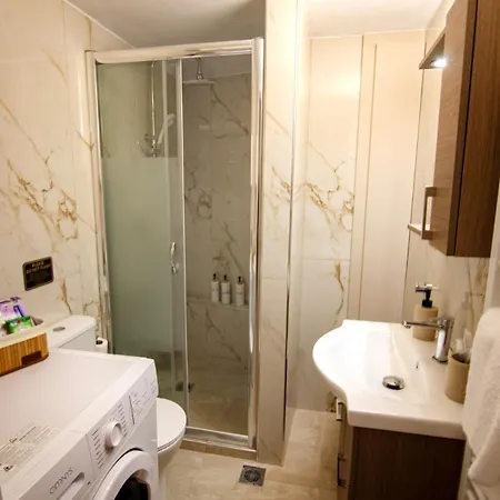 M & E * ヴォロス