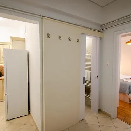 M & E アパート ヴォロス